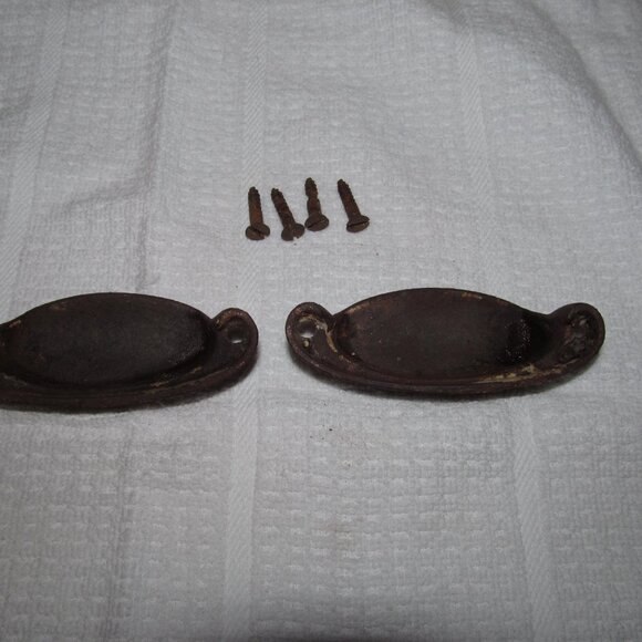 VINTAGE ANTIQUE ART DECO IRON DRAWER PULLS. - Picture 7 of 8